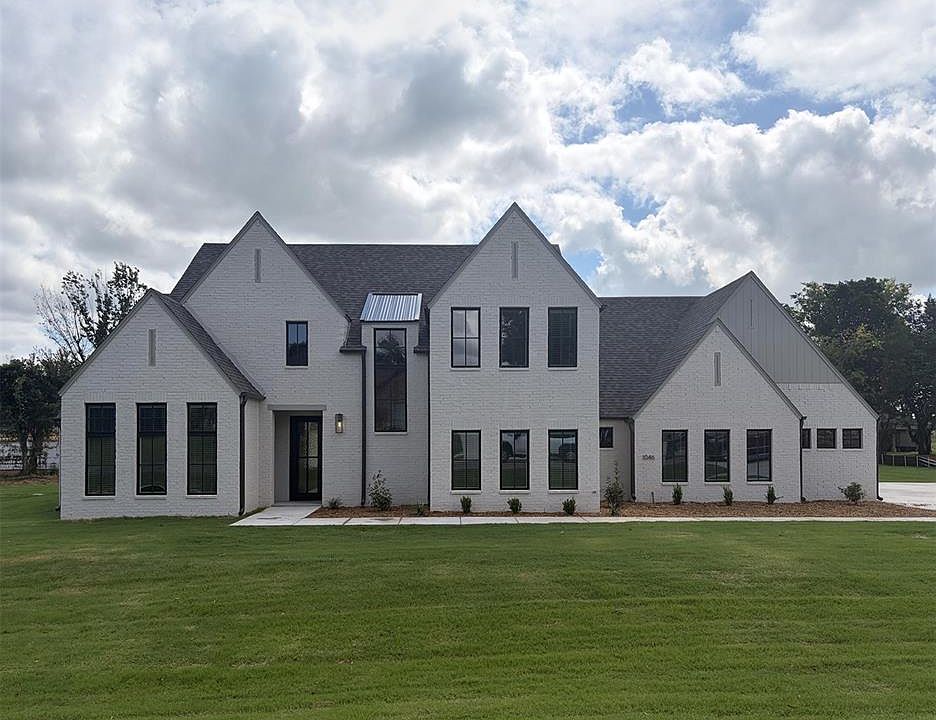 1st image of 1046 Lucas Way