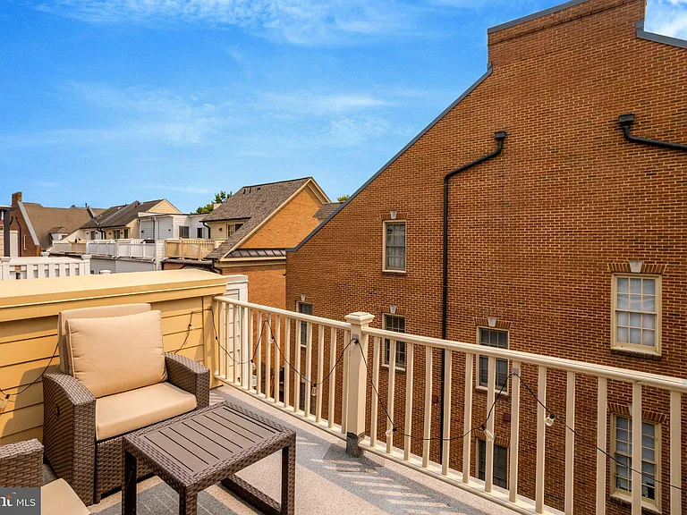 422 Pendleton St — Photo 35