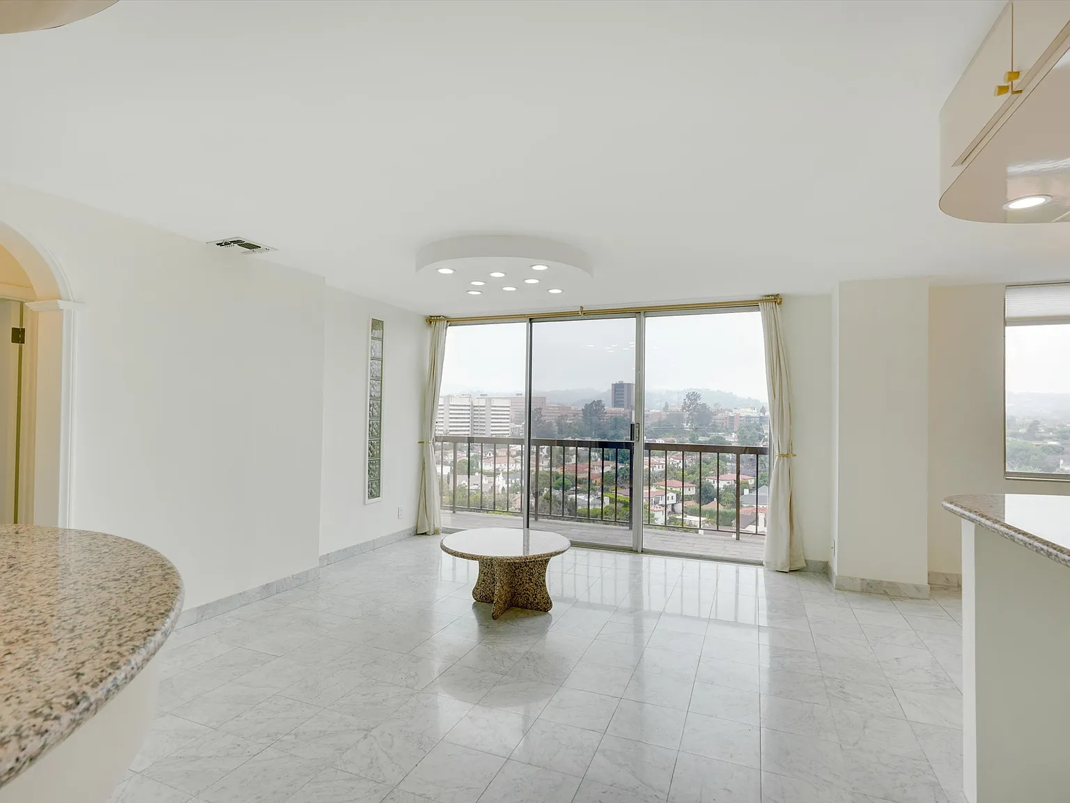 2 bed, 974 sqft, $5,000 — Photo 3