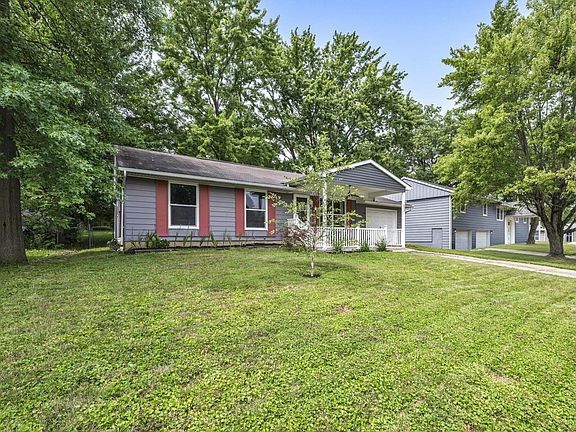 4th image of 233 Mistletoe Ct