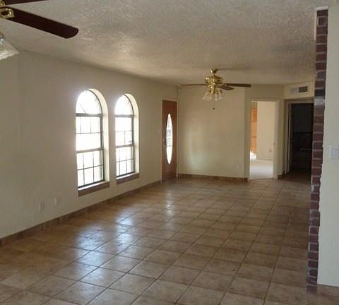 3rd image of 2620 La Luz St