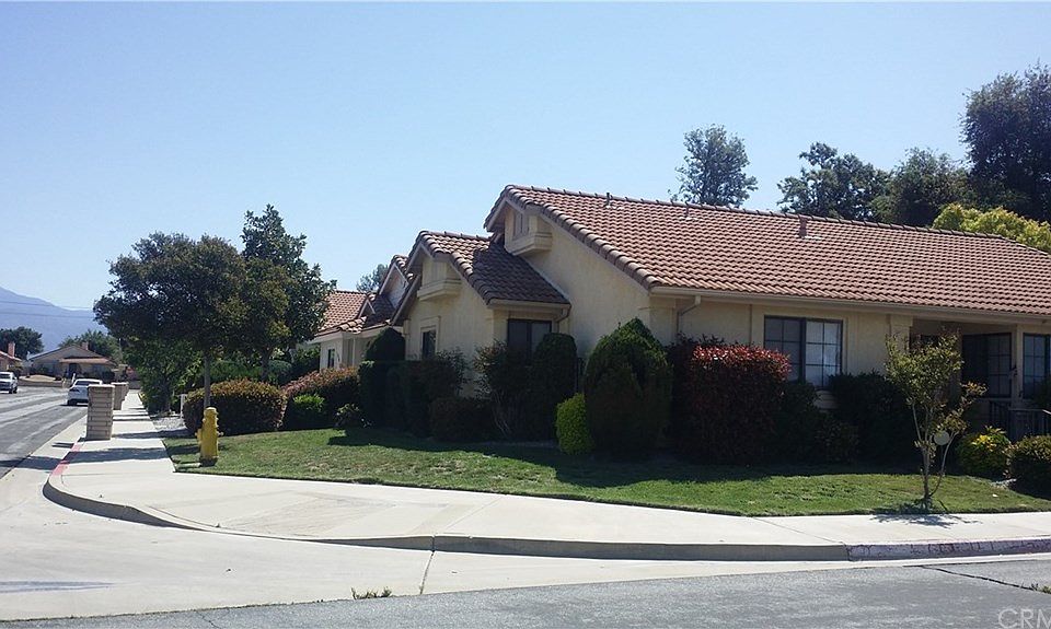 1st image of 2691 La Brea Ave