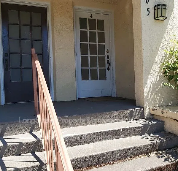 205 NW Kings Blvd #4 — Photo 2