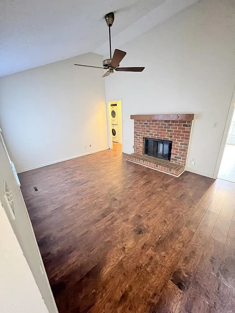 2 bed, $1,300 — Photo 2