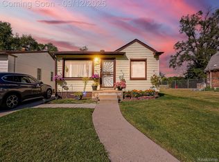 19433 Fenmore St, Detroit, MI 48235