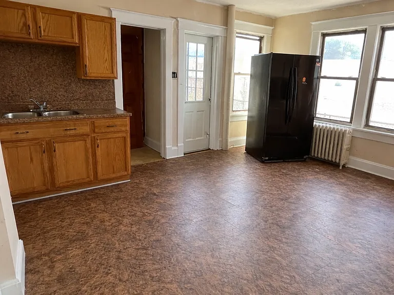 416 Georges Rd #1D — Photo 3