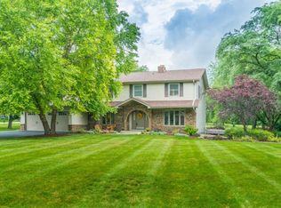 44 Lynn Dr, Hawthorn Woods, IL 60047
