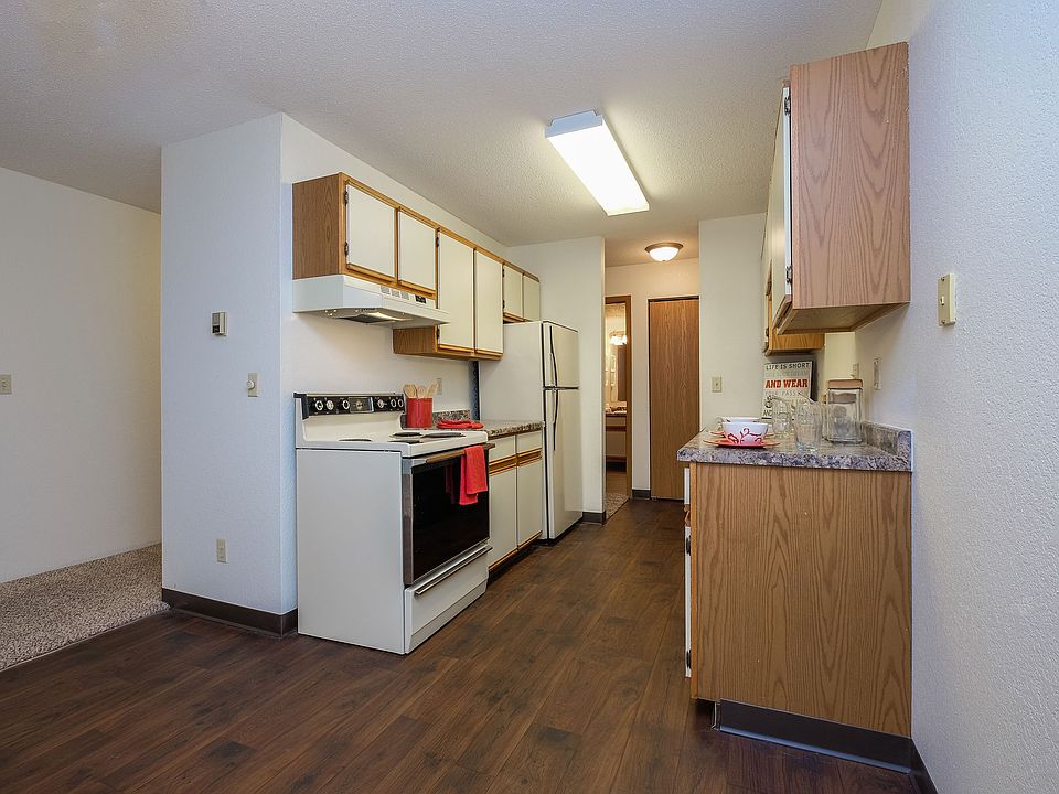 South Pointe Apartments ; 2 Bdrm - Kitchen-Dining