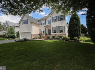 9 Dorchester Ln, Moorestown, NJ 08057