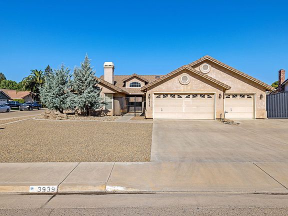 3rd image of 3939 S Vickie Court