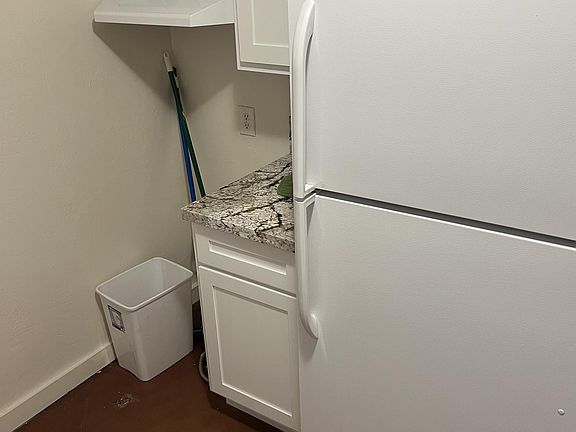 5th image of 3347 E Seneca St #3