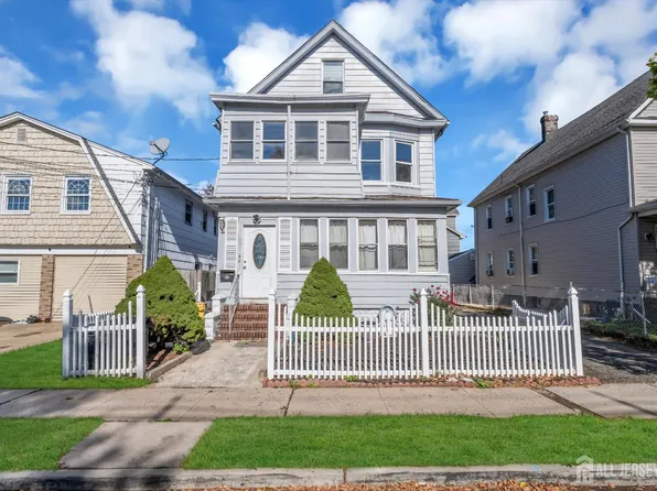 42 Pulaski Ave, Carteret, NJ 07008