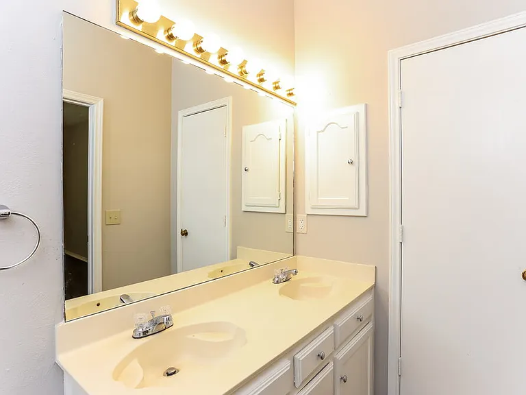 704 Brookhaven Dr — Photo 11