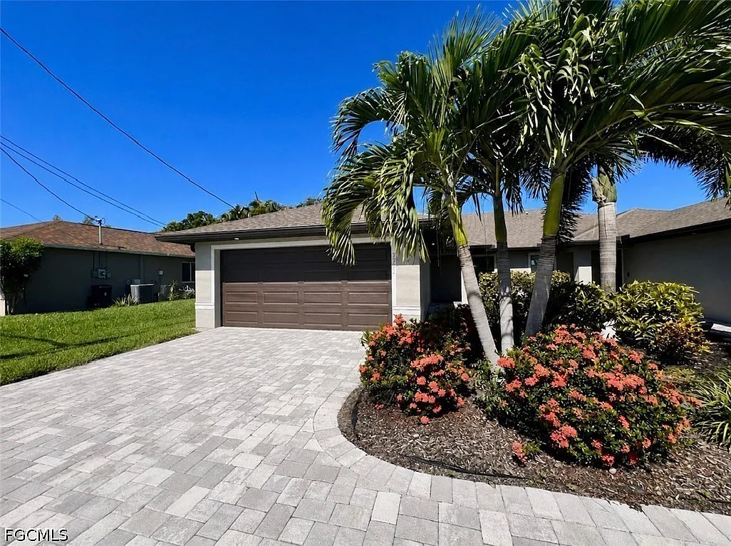 3 bed, 2.0 bath, 1357 sqft, $1,900 — Photo 2