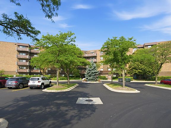 4th image of 840 Wellington Ave Unit 215