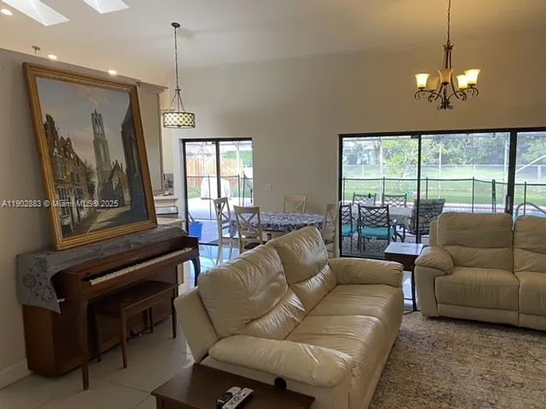 3647 Barberry Dr — Photo 6