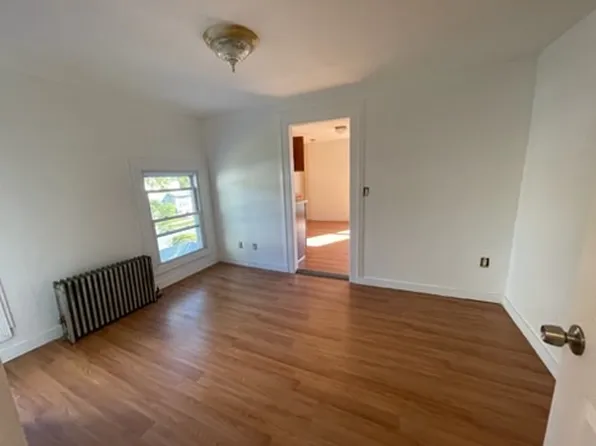 86 Maplewood Ave APT 4, Pittsfield, MA 01201