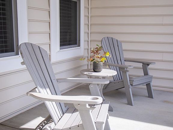 5th image of 10916 Olive View Dr