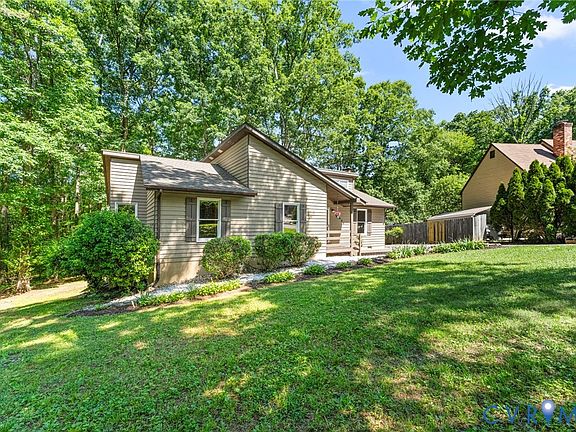 3rd image of 3020 Sand Hills Dr