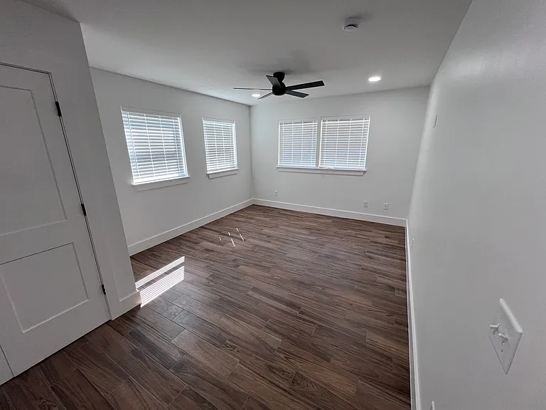 2904 W 21st St — Photo 12