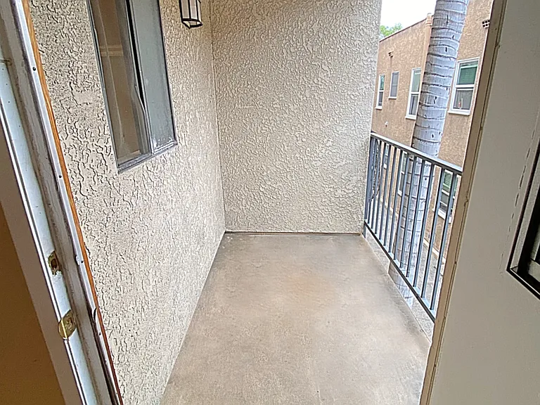 2475 Cedar Ave #D — Photo 11