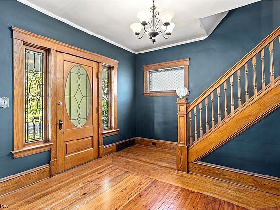 4th image of 1585 Lincoln Ave