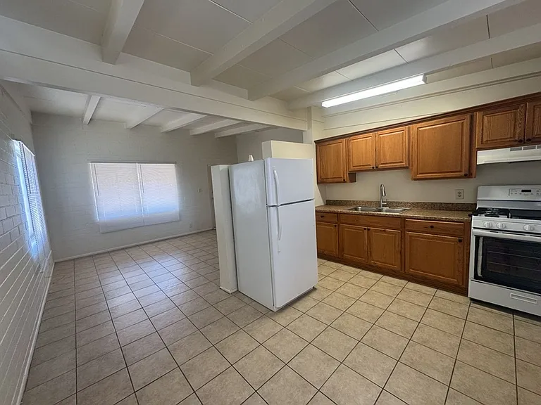 1800 E Fry Blvd #12 — Photo 5