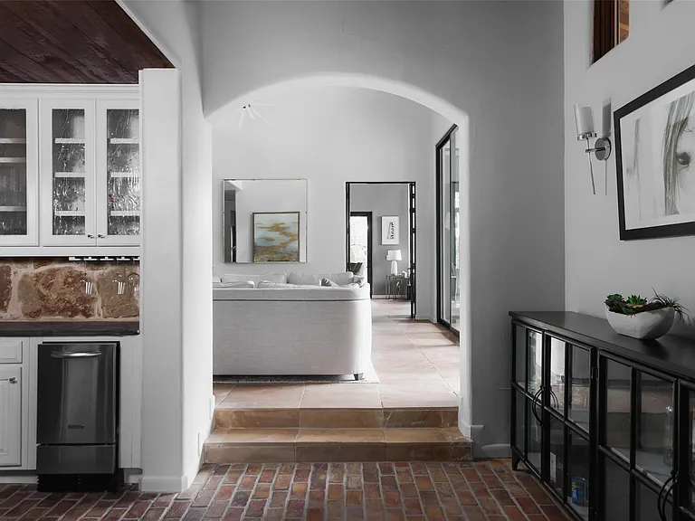 201 Costa Bella Dr — Photo 18