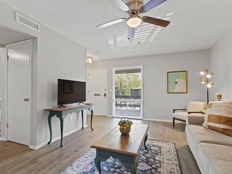 311 W Earle St #34B — Photo 34