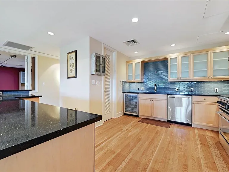 901 W 9th St #406 — Photo 13