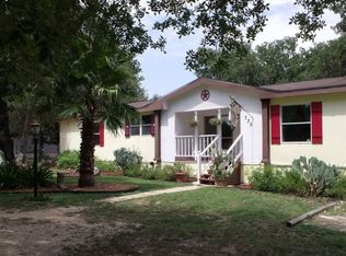 730 Eagle Creek Dr, Floresville, TX 78114