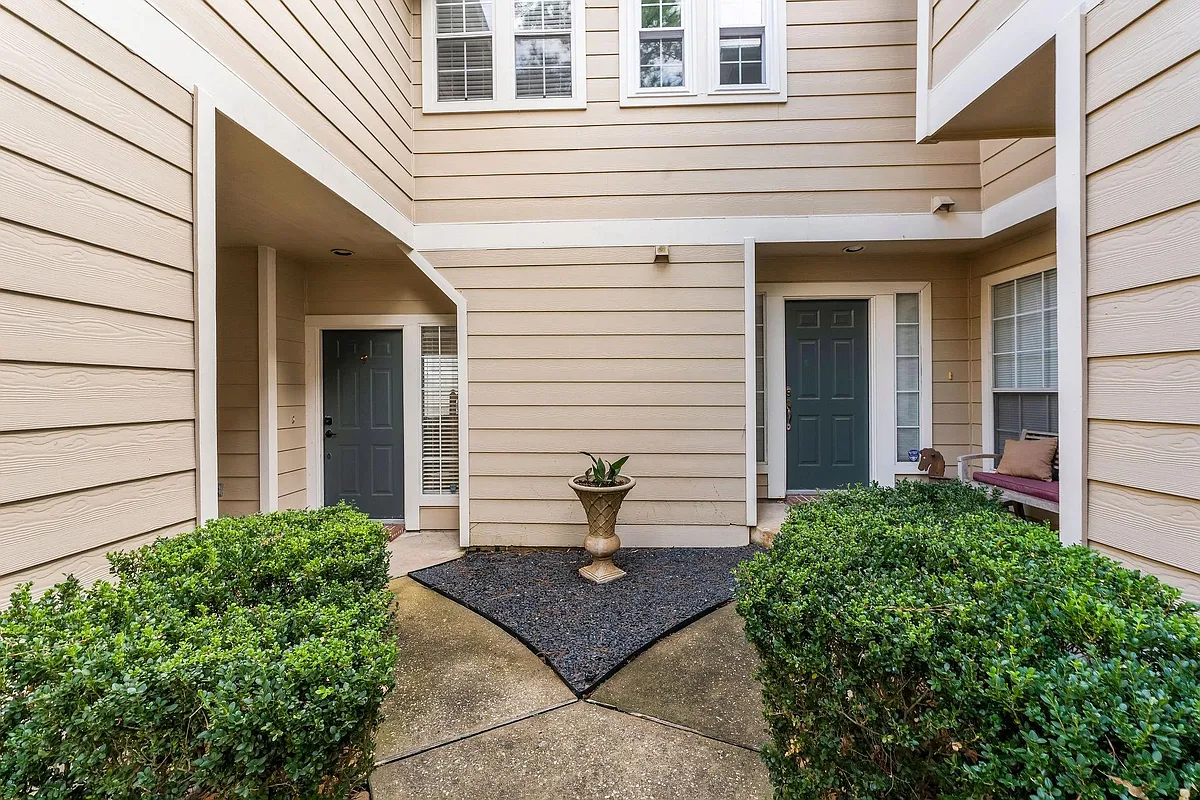 Building Photo - 7 S Avonlea Cir