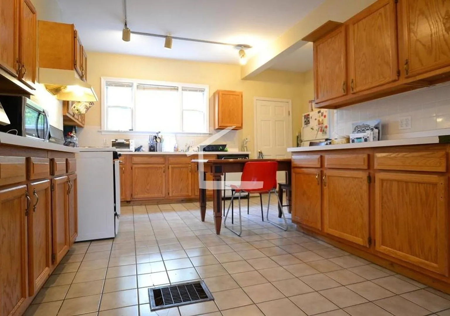16 Woodmont St #14 Boston MA 02135 — Photo 4