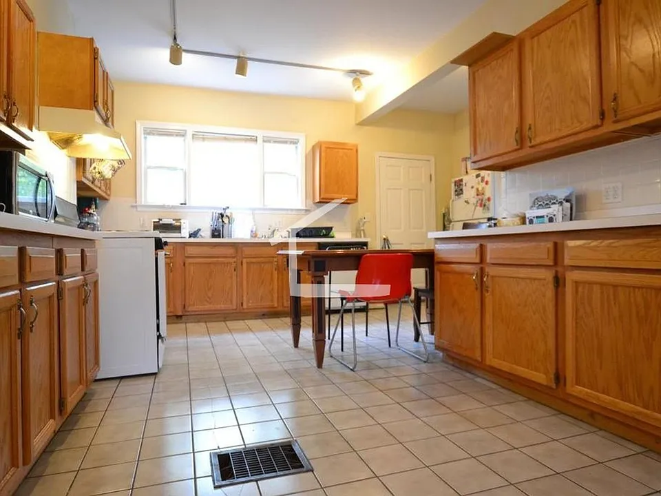 10 Woodmont St #1