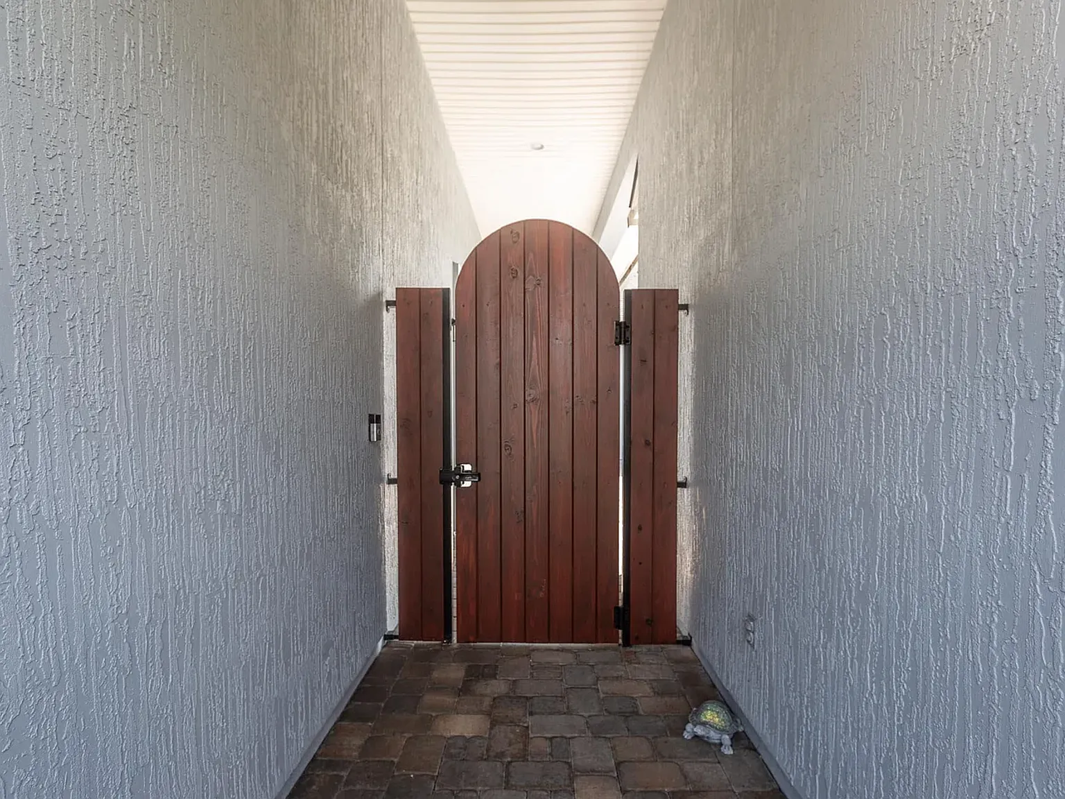 148 Woodcross Dr — Photo 4