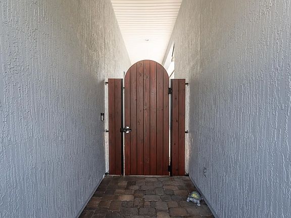 4th image of 148 Woodcross Dr