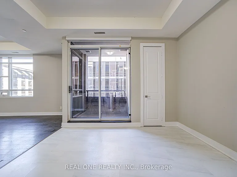 150 Main St W #409 — Photo 11