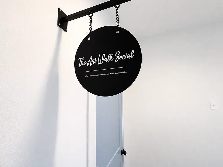 Step into this ambient-lit chill spot. Located on the 2nd floor, the Artwalk Social lounge is the quintessential place to relax, listen to music, play games and vibe out.