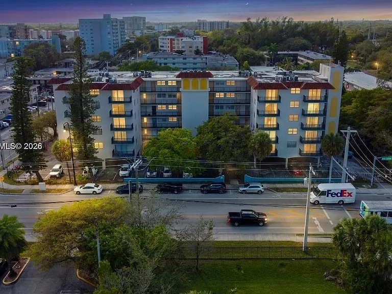 12590 NE 16th Ave #610 — Photo 30