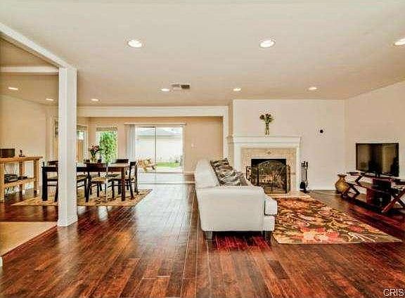 3rd image of 5238 Woodman Ave