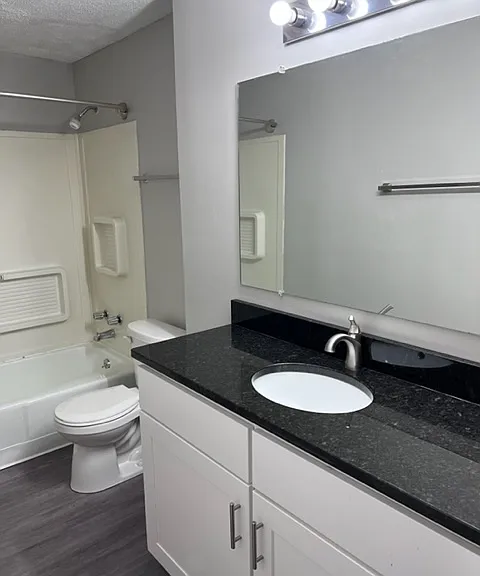 Yarmouth Pointe Apartment Homes — Photo 40