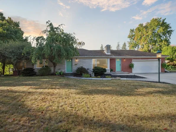 712 N Rainbow Dr, Clare, MI 48617