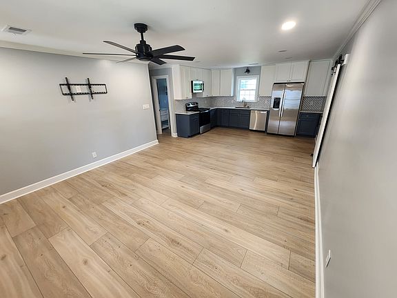 2nd image of 826 Bermuda St