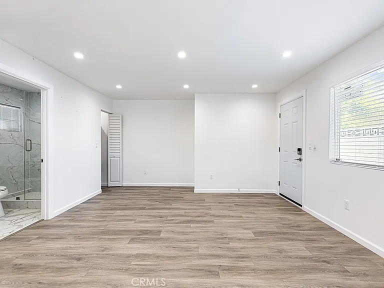 7042 White Oak Ave — Photo 6