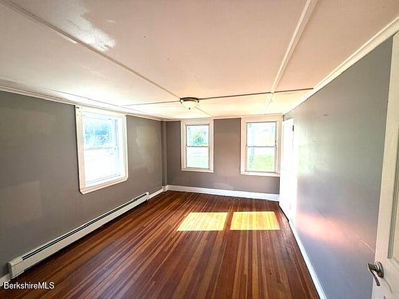 4th image of 660 Main St