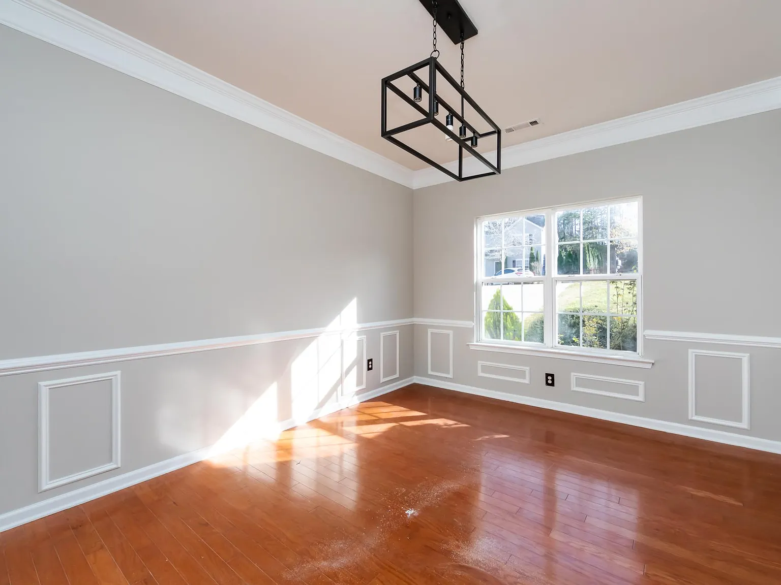 5 bed, 3026 sqft, $3,350 — Photo 4