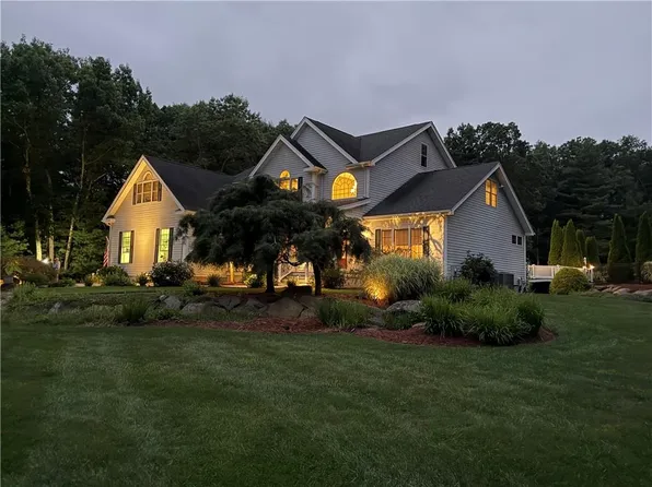 22 Stoney Dr, North Smithfield, RI 02896