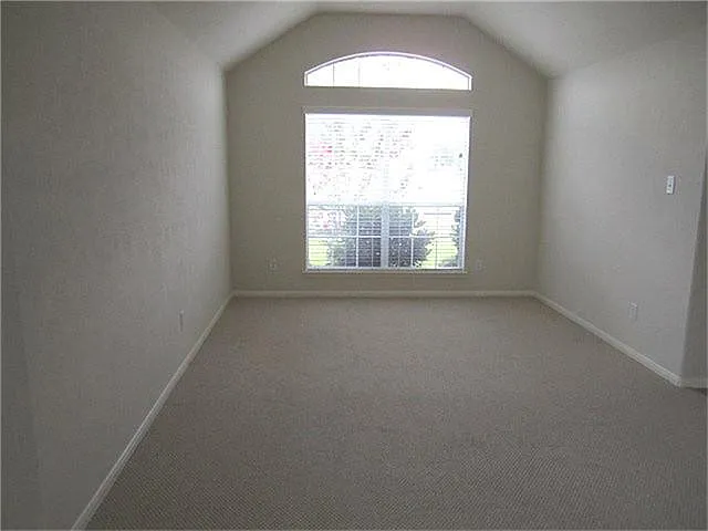 4 bed, 2.5 bath, 2557 sqft, $2,295 — Photo 3