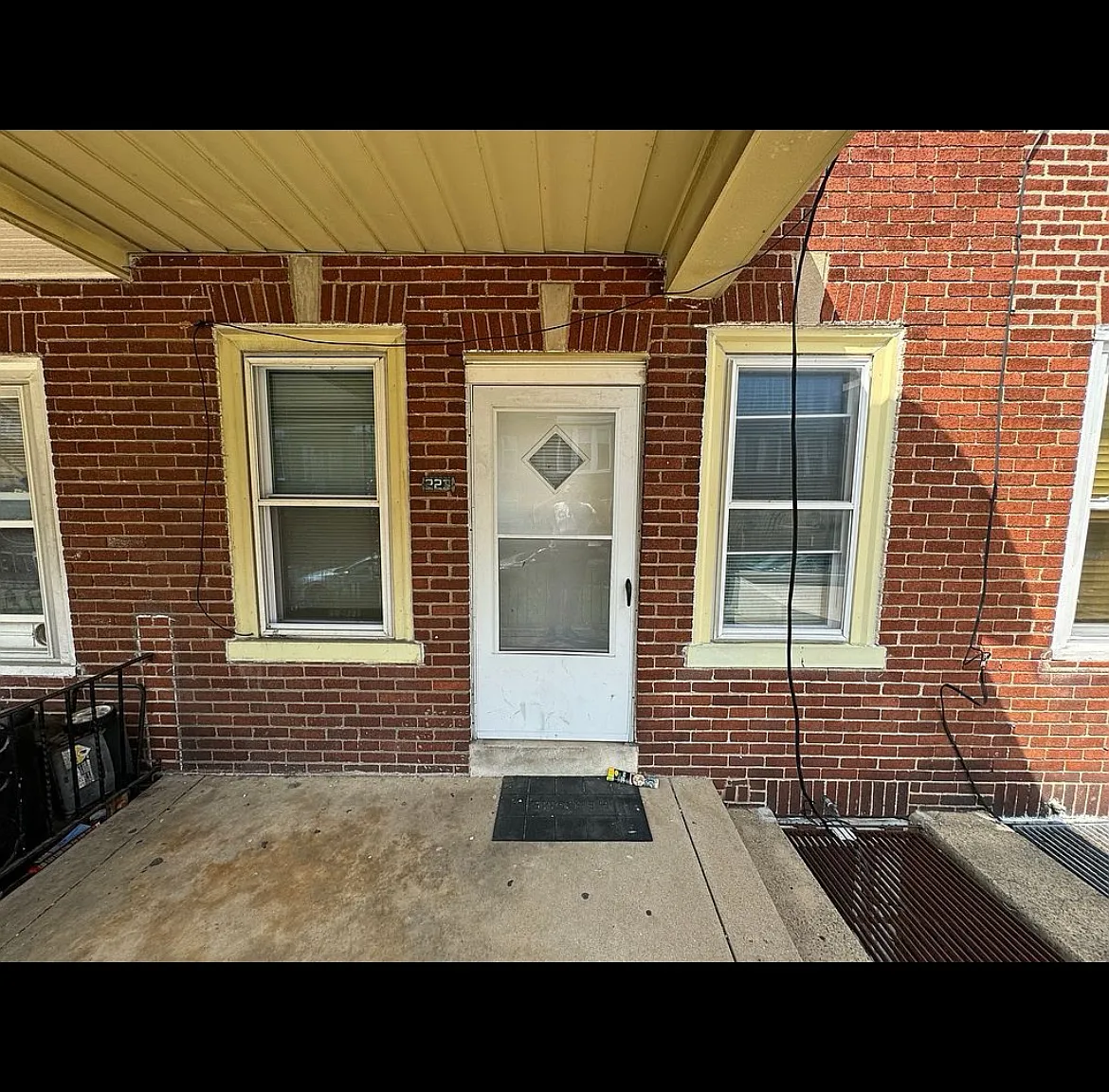 223 E Sheldon St — Photo 2