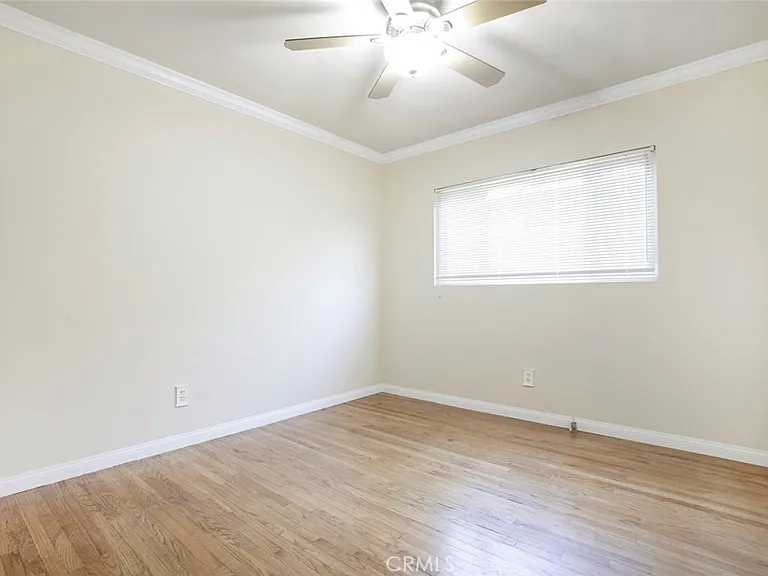 10706 Rhodesia Ave — Photo 10